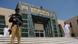 A Police stands guard outside the Peshawar High Court where the court adjounred the hearing into the case of Dr. Shakil Afridi, accused of running a fake vaccination campaign to get DNA of Al-Qaeda chief Osama bin Laden, on behest of United States Central Intelligence Agency (CIA), in Peshawar, Pakistan, 02 May 2013 (Photo: EPA/BILAWAL ARBAB +++(c) dpa - Bildfunk+++ ) A Police stands guard outside the Peshawar High Court where the court adjounred the hearing into the case of Dr. Shakil Afridi, accused of running a fake vaccination campaign to get DNA of Al-Qaeda chief Osama bin Laden, on behest of United States Central Intelligence Agency (CIA), in Peshawar, Pakistan, 02 May 2013 (Photo: EPA/BILAWAL ARBAB +++(c) dpa - Bildfunk+++ )