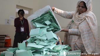 Πακιστάν: «Το τυφλό πάθος και η τρομοκρατία των Ταλιμπάν δεν κατάφεραν να αποθαρρύνουν τους ψηφοφόρους»