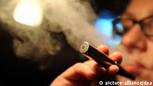 باحثون يحاولون كشف أمراض غريبة تصيب مدخني السجائر الإلكترونية