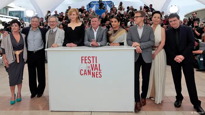 Jury members of the 66th Cannes Film Festival (L-R) directors Lynne Ramsay and Ang Lee, Jury President Steven Spielberg, actress Nicole Kidman, actor and director Daniel Auteuil, actress Vidya Balan, actor Christoph Waltz, directors Naomi Kawase and Cristian Mungiu during a photocall before the opening of the 66th Cannes Film Festival in Cannes May 15, 2013. The 66th Cannes Film Festival runs from May 15 to May 26. REUTERS/Eric Gaillard (FRANCE - Tags: ENTERTAINMENT)