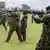 Nigerianische Soldaten bei Schießübungen (Foto: dpa)