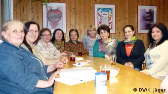 Alttext: Mitglieder des Türkischer Frauenvereins (Ayla Uzun, 2.v.li), Foto: Karin Jäger/ DW, 12.05.2013