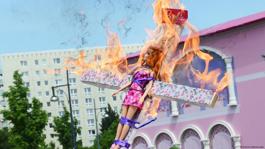 barbie dream house in urdu