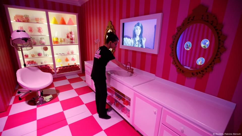 Inside Barbie's Dreamhouse: Her Iconic Home and the American Dream - The  New York Times