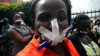 Uganda Razzia Medien Protest