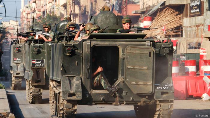 Libanesische Soldaten patrouillieren am 23.5.2013 durch Tripoli (Foto: Reuters)