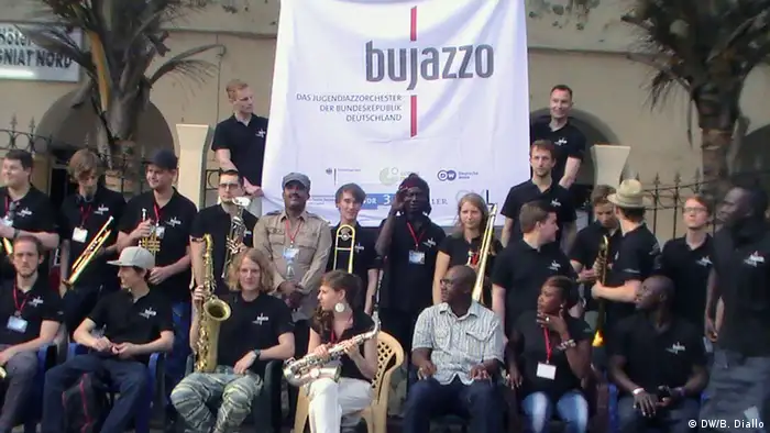 La tournée du Bujazzo a commencé à Saint Louis au Sénégal