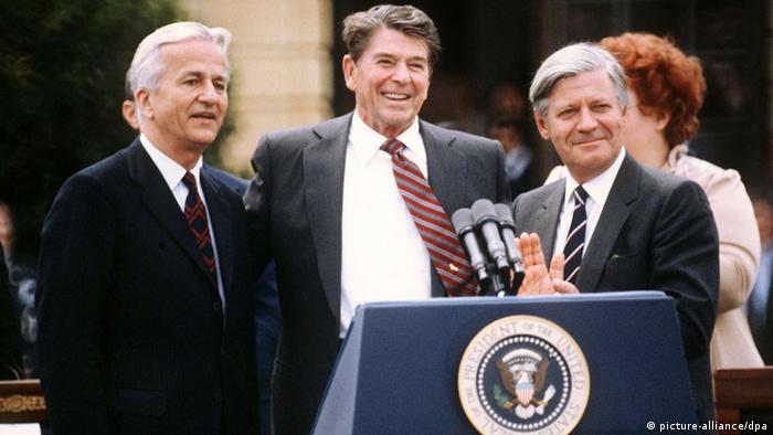 Richard von Weizsäcker mit US-Präsident Reagan und Bundeskanzler Schmidt