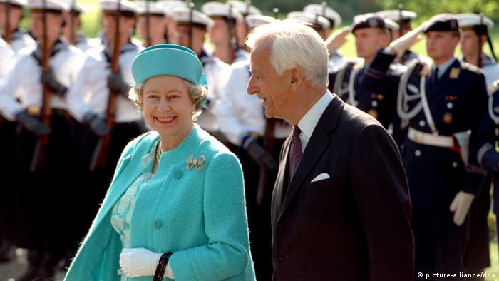 Richard von Weizsäcker empfängt die britische Königin