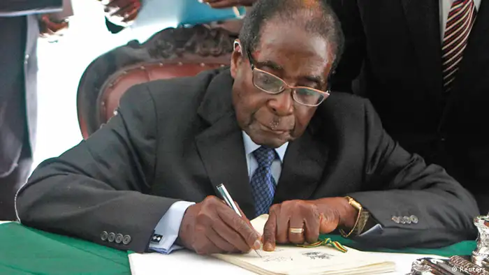 Le président Robert Mugabe promulgue la nouvelle constitution du Zimbabwe