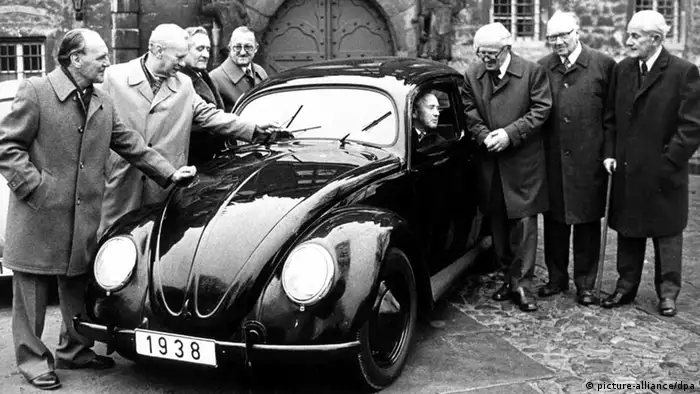 Култовият модел на Фолксваген, наричан в България костенурка, е най-известният автомобил в света. Произведен е в над 21-милионен тираж, като от 1938 до 2003 година формата му остава почти непроменена.