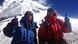 Der Gipfelstürmer Yuichiro Miura, (r.) und sein Sohn, Gota posieren vor dem Lager South Col in 8.000 Metern Höhe auf dem Mount Everest (Foto: AP) Der Gipfelstürmer Yuichiro Miura, (r.) und sein Sohn, Gota posieren vor dem Lager South Col in 8.000 Metern Höhe auf dem Mount Everest (Foto: AP)