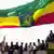 Äthiopien - feiernde Menschen unter Staatsflagge