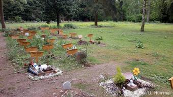 Titel: Muslimisches Gräberfeld Schlagworte: Grabfelder, Muslime, Westfriedhof, Köln Wer hat das Bild gemacht/Fotograf?: Ulrike Hummel Wann wurde das Bild gemacht?: 2013 Wo wurde das Bild aufgenommen?: Köln Bildbeschreibung: Bald eigene Friedhöfe für Muslime?