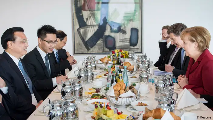 Germany's Chancellor Angela Merkel (R) sits during breakfast with China's Premier Li Keqiang (L) in the Chancellery in Berlin May 27, 2013 in this picture provided by the Bundesregierung. Bundesregierung/Sandra Steins/Handout via Reuters (GERMANY - Tags: POLITICS) ATTENTION EDITORS - THIS IMAGE WAS PROVIDED BY A THIRD PARTY. FOR EDITORIAL USE ONLY. NOT FOR SALE FOR MARKETING OR ADVERTISING CAMPAIGNS. NO SALES. NO ARCHIVES