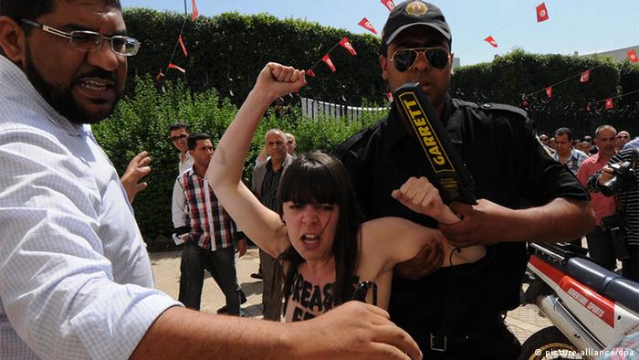 تونس تأجيل محاكمة ناشطات أوروبيات بمنظمة فيمن أخبار Dw عربية