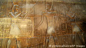 China Teenager Ägypten Pyramide Tempel Graffiti