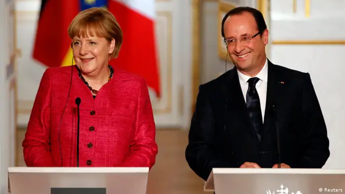 France's President Francois Hollande (R) and German Chancellor Angela Merkel attend a joint news conference at the Elysee Palace in Paris, May 30, 2013. REUTERS/Charles Platiau (FRANCE - Tags: POLITICS)