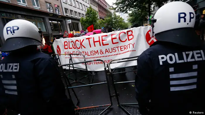 Police stand guard during an anti-capitalist Blockupy demonstration near the European Central Bank (ECB) headquarters in Frankfurt, May 31, 2013. Thousands of demonstrators from the movement seek to cut off access to the ECB and other financial institutions in Frankfurt on Friday, to protest their handling of Europe's debt crisis. REUTERS/Kai Pfaffenbach (GERMANY - Tags: CIVIL UNREST BUSINESS POLITICS)