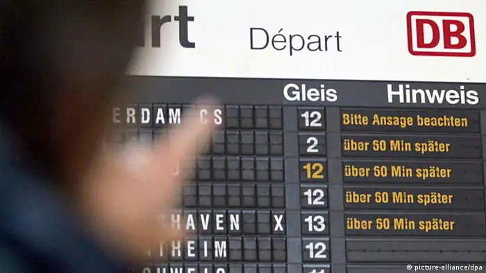 Deutsche Bahn Hauptbahnhof Osnabrück Anzeigetafel Verspätung