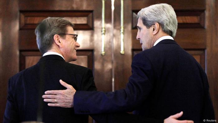 US-Außenminister John Kerry (rechts) und sein deutscher Amtskollege Guido Westerwelle in Washington (Foto: REUTERS/Yuri Gripas)
