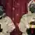 Военнослужащие в костюмах химзащиты держат в руках емкости с химическими веществами на пресс-конференции в Багдаде, 2013 год