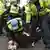 Nach dem Mord an einem Soldaten in London ist es dort am 1. Juni 2013 zu Zusammenstößen zwischen rechten Demomstranten und linken Gegendemonstranten gekommen, Foto: REUTERS