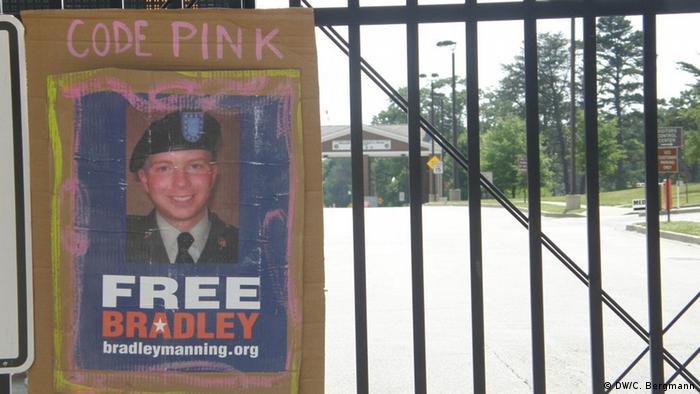 Plakat mit dem Foto von Bradley Manning (Foto: DW/C.Bergmann)