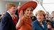 Bundeskanzlerin Angela Merkel begrüßt den niederländischen König Willem-Alexander und Königin Maxima in Berlin (Foto: Reuters Bundeskanzlerin Angela Merkel begrüßt den niederländischen König Willem-Alexander und Königin Maxima in Berlin (Foto: Reuters