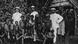 Ein Zusammenprall der Kulturen: Deutsche Kolonialbeamte und ein Einheimische. Richter H.Schnee mit Haeuptling Tovering in Deutsch-Neuguinea, 1899 (Foto: picture-alliance) Ein Zusammenprall der Kulturen: Deutsche Kolonialbeamte und ein Einheimische. Richter H.Schnee mit Haeuptling Tovering in Deutsch-Neuguinea, 1899 (Foto: picture-alliance)