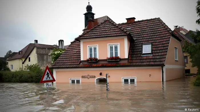 A house is partially submerged by flood water in the centre of the Austrian village of Emmersdorf, about 100 km (62 miles) west of Vienna June 3, 2013. Torrential rain in Tyrol, Salzburg, Upper and Lower Austria caused heavy flooding over the weekend, forcing people to evacuate their homes. REUTERS/Leonhard Foeger (AUSTRIA - Tags: DISASTER ENVIRONMENT)