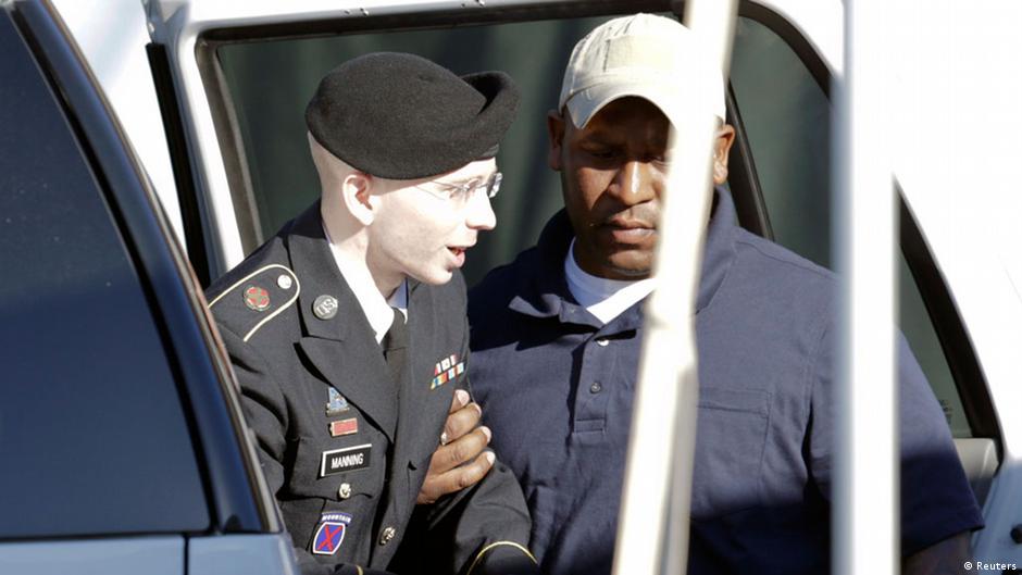 Manning lawyers open defense DW 07/08/2013