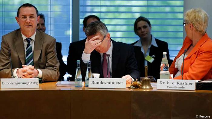 Verteidigungsminister Thomas de Maiziere im Verteidigungsausschuss des Bundestages (Foto: Reuters)