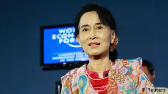 Aung San Suu Kyi PK bei WEF in Myanmar 06.06.2013