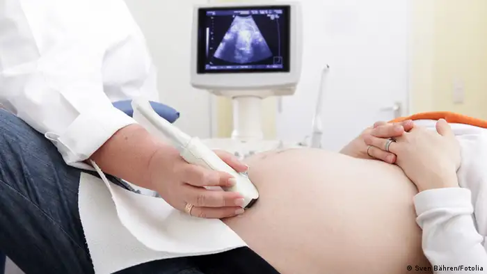 Ultraschall Untersuchung Schwangerschaft (Sven Bähren/Fotolia)