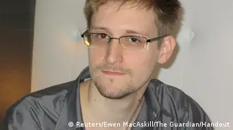 ###ACHTUNG!!! AUSSCHLIESSLICH UND EINMALIG ZUR AKTUELLEN BERICHTERSTATTUNG VERWENDEN!!! #### U.S. National Security Agency whistleblower Edward Snowden, an analyst with a U.S. defence contractor, is pictured during an interview with the Guardian in his hotel room in Hong Kong June 9, 2013. The 29-year-old contractor at the NSA revealed top secret U.S. surveillance programmes to alert the public of what is being done in their name, the Guardian newspaper reported on Sunday. Snowden, a former CIA technical assistant who was working at the super-secret NSA as an employee of defence contractor Booz Allen Hamilton, is ensconced in a hotel in Hong Kong after leaving the United States with secret documents. REUTERS/Ewen MacAskill/The Guardian/Handout (CHINA - Tags: POLITICS MEDIA) ATTENTION EDITORS - THIS IMAGE WAS PROVIDED BY A THIRD PARTY. FOR EDITORIAL USE ONLY. NOT FOR SALE FOR MARKETING OR ADVERTISING CAMPAIGNS. THIS PICTURE IS DISTRIBUTED EXACTLY AS RECEIVED BY REUTERS, AS A SERVICE TO CLIENTS. NO SALES. NO ARCHIVES. THIS PICTURE IS DISTRIBUTED EXACTLY AS RECEIVED BY REUTERS, AS A SERVICE TO CLIENTS. MANDATORY CREDIT