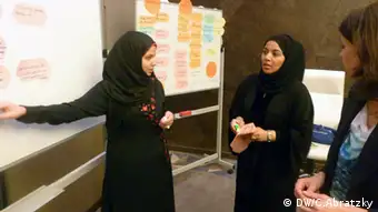 Mahida Al Sulimani during a DW Akademie workshop hosted in Bahrain, May 2013. (Photo: Constanze Abratzky, DW Akademie).