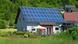 Módulos solares sobre el tejado de una casa en Alemania.