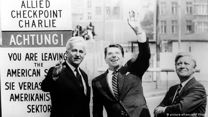 Besuch Ronald Reagan in Berlin 1982 - Foto: AP