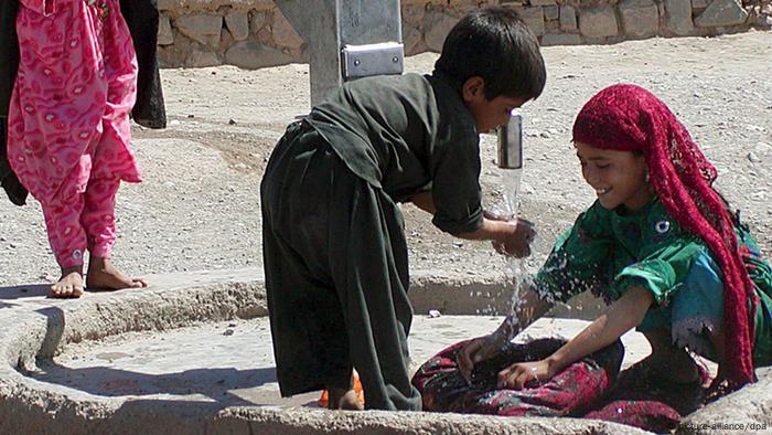 Symbolbild Kinderarbeit Haushalt Hausarbeit ILO-Bericht Symbolbild Kinderarbeit Haushalt Hausarbeit ILO-Bericht