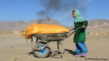 Afghanistan Kinderarbeit in Backsteinfabrik 