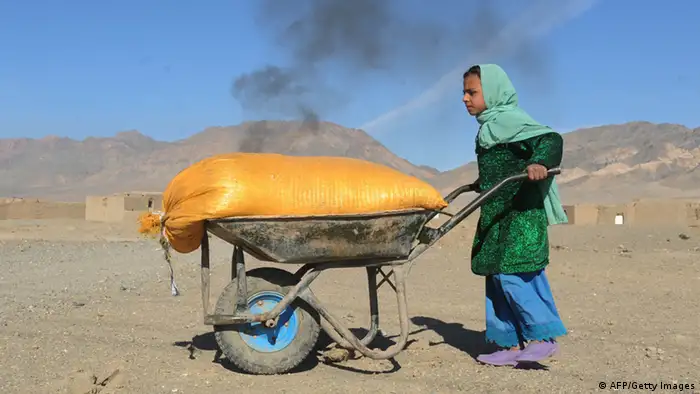 Afghanistan Kinderarbeit in Backsteinfabrik 