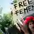 Drei "Femen"_Aktivistinnen Die jungen Frauen protestierten vor dem Justizpalast in Tunis barbusig gegen die Inhaftierung einer tunesischen Aktivistin (Foto: reuters)