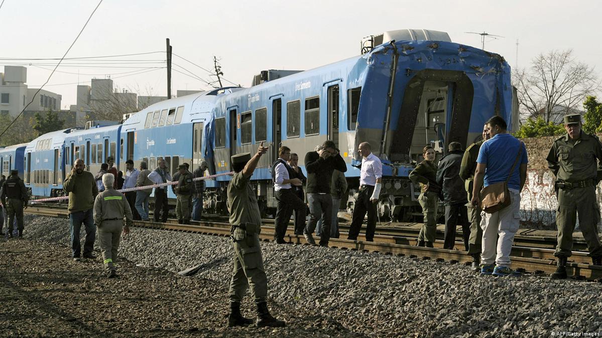 Choque de trenes en Argentina DW 13/06/2013