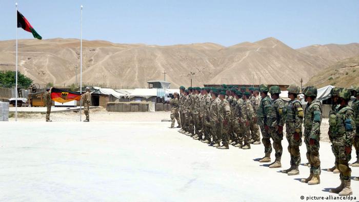 Bundeswehrsoldaten übergeben die Sicherheitsverantwortung in der Provinz Baghlan an die afghanischen Streitkräfte (Foto: EPA/JAWED KARGAR/ dpa)