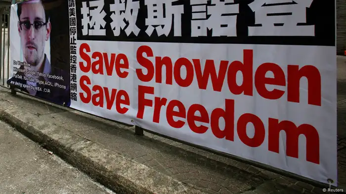 A poster supporting Edward Snowden, a former contractor at the National Security Agency (NSA) who leaked revelations of U.S. electronic surveillance, is displayed at Hong Kong's financial central district June 17, 2013. Snowden reportedly flew to Hong Kong on May 20. He checked out of a luxury hotel on June 10 and his whereabouts remain unknown. Snowden has said he intends to stay in Hong Kong to fight any potential U.S. moves to extradite him. REUTERS/Bobby Yip (CHINA - Tags: POLITICS CRIME LAW SCIENCE TECHNOLOGY)