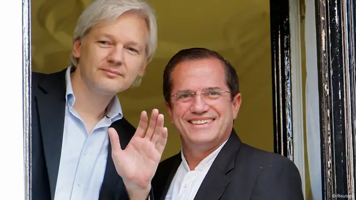 WikiLeaks founder Julian Assange waves from a window with Ecuador's Foreign Affairs Minister Ricardo Patino (R) at Ecuador's embassy in central London June 16, 2013. Assange sought asylum in the embassy on June 19, 2012, in an attempt to avoid extradition to Sweden. REUTERS/Chris Helgren (BRITAIN - Tags: POLITICS MEDIA CRIME LAW TPX IMAGES OF THE DAY)