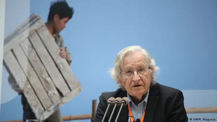 Auf dem Bild: Noam Chomsky beim Global Media Forum 2013. Avram Noam Chomsky, Keynote Speaker auf dem Deutsche Welle Global Media Forum 2013 - A Roadmap to a Just World - People Reanimating Democracy 17.6.2013, Bonn. Bild: © DW/M. Magunia