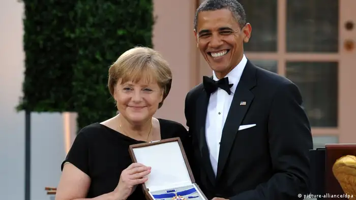 Obama und Merkel Freiheitsmedaille Archiv 2011 (picture-alliance/dpa)