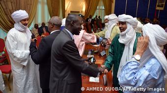 Le pouvoir malien et les rebelles touaregs qui contrôlent Kidal ont finalement signé l'accord proposé par la médiation burkinabè